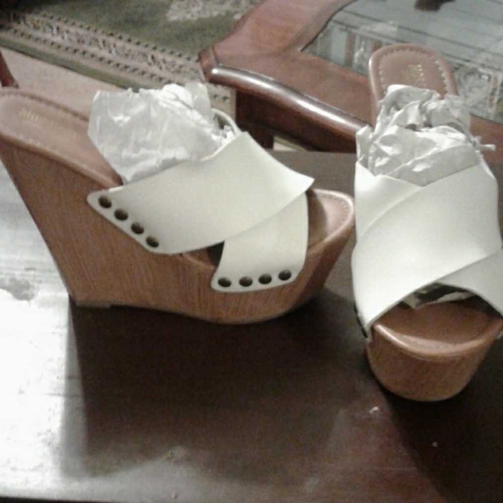 Shoe